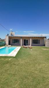 Bazén v ubytování El mariscal nebo v jeho okolí