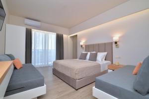 Postel nebo postele na pokoji v ubytování Olympus Diamond studios + 60 fotografií