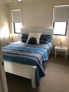 En eller flere senge i et værelse på Ash's Place + 15 billeder