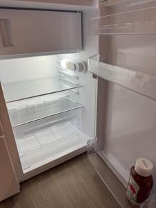 Fotografie z fotogalerie ubytování Central Aldershot Private room, Near Station & Town Centre v destinaci Aldershot