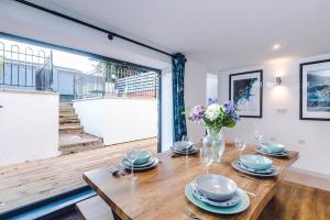 Billede fra billedgalleriet på Spa Lodge - Stunning 3Bed Oasis, Driveway Parking, Garden i Leamington Spa