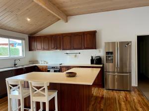 Kuchyň nebo kuchyňský kout v ubytování Large Family Beach House outdoor living