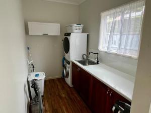 Kuchyň nebo kuchyňský kout v ubytování Large Family Beach House outdoor living + 12 fotografií