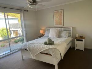 Postel nebo postele na pokoji v ubytování Large Family Beach House outdoor living