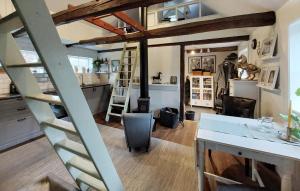een loft met een trap in een kamer bij Cozy Home In Tyringe With Wifi in Tyringe