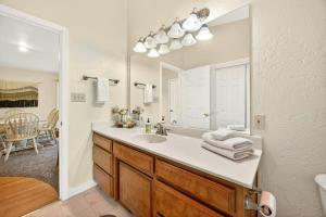 Et badeværelse på Jville Gem, Walk Downtown