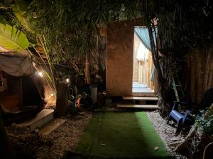 Сад в Casa de Campaña en la Pequeña Selva by Legnalife