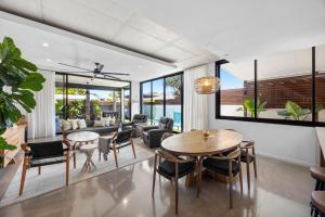 Et opholdsområde på Spacious 3-Bedroom Retreat with BBQ and Pool + 14 billeder