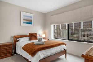 En eller flere senge i et værelse på Silverdreams Family Retreat on Beach