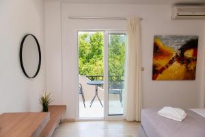 Giường trong phòng chung tại Hotel Elina