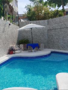 Bazén v ubytování Suites Menavi nebo v jeho okolí