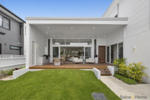 Zahrada ubytování Quiet Coastal Retreat with BBQ & Outdoor Space