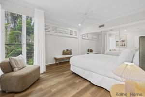 Postel nebo postele na pokoji v ubytování Quiet Coastal Retreat with BBQ & Outdoor Space + 23 fotografií