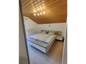 En eller flere senge i et værelse på Holiday apartment Sonnenberg