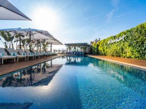 Πισίνα στο ή κοντά στο Sofitel Barcelona Skipper