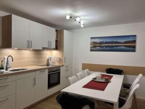 Køkken eller tekøkken på Holiday home with 3 bedrooms