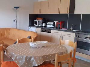 Kuchyň nebo kuchyňský kout v ubytování at the bathing meadow Grimnitzsee