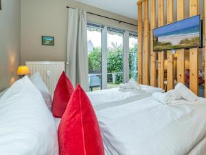 En eller flere senge i et værelse på Holiday apartment with 1 bedroom