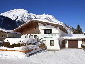 En generel udsigt til bjerge eller udsigt til bjerge taget fra feriehuset