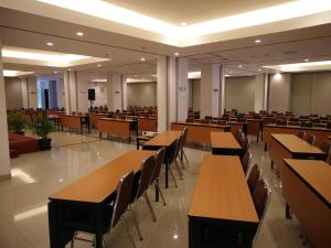 The business area and/or conference room at Amaris Hotel Citra Raya – Tangerang