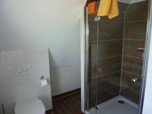 Koupelna v ubytování Holiday apartment with 2 bedrooms + 18 fotografií