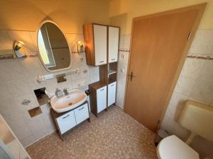 Koupelna v ubytování Holiday apartment with 2 bedrooms + 16 fotografií