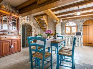 Fotografie z fotogalerie ubytování Villa in VRBNIK with swimming pool v destinaci Risika