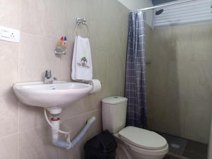 Et badeværelse på Glamping Guacharaca Silvanía Cundinamarca