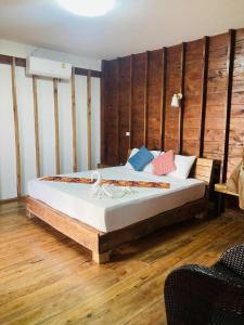 En eller flere senge i et værelse på Pizza classic resort kohjum + 22 billeder