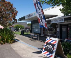 Chứng chỉ, giải thưởng, bảng hiệu hoặc các tài liệu khác trưng bày tại Butlers Studio One