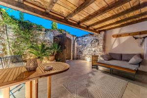 Et opholdsområde på Holiday house with a parking space Nin, Zadar - 25006