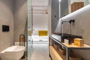 Koupelna v ubytování stema suite 2 + 32 fotografií