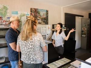 Gæster der bor på Mobil home moderne avec terrasse pour 4 personnes - API-1-52-468 + 27 billeder