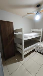 En eller flere senge i et værelse på Casatemporadapadilha + 14 billeder