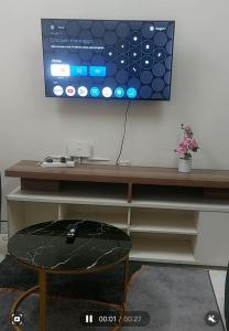 Et tv og/eller underholdning på Poshpalace homes, Mombasa CBD,