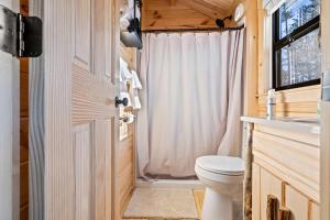 a bathroom with a toilet and a sink at Cozy ski cabin #3, 3 beds in Bethel +3 photos