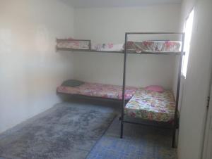 En eller flere senge i et værelse på Hostel Farol De Olinda