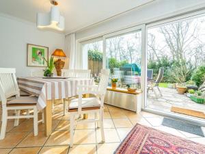 Vườn quanh Holiday home in Archsum with swimming pool +33 ảnh