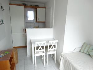 Kuchyň nebo kuchyňský kout v ubytování Apartment with 1 bedroom