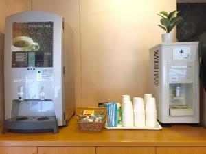 Příslušenství pro přípravu čaje a kávy v ubytování Hotel Crown Hills Toyama