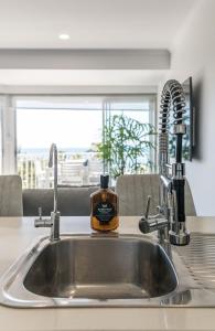 Ảnh trong thư viện ảnh của 10 Andari Sunshine Beach Beachside Luxury Home ở Sunshine Beach