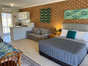 Kuchyň nebo kuchyňský kout v ubytování Motel Views Yackandandah