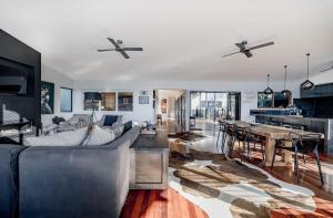 een woonkamer met een bank en een tafel bij Absolute Beachfront House with Pool & Views in Marcus Beach