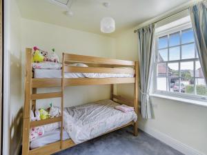 En eller flere senge i et værelse på Oak Tree Cottage + 10 billeder