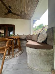 Khu vực ghế ngồi tại Deka Villa