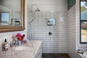 Koupelna v ubytování The FatPony Lodge + 12 fotografií