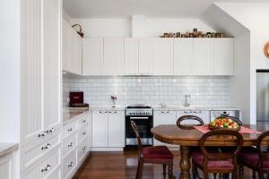 Kuchyň nebo kuchyňský kout v ubytování The FatPony Lodge