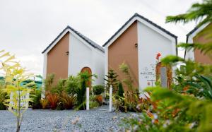 Zahrada ubytování Baan Iris Salaya