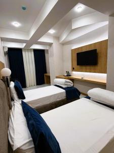 Postel nebo postele na pokoji v ubytování Khatai Royal Hotel