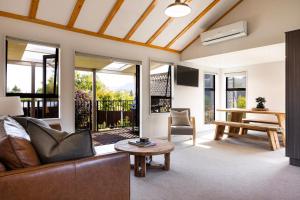 TV a/nebo společenská místnost v ubytování Benmore Heights